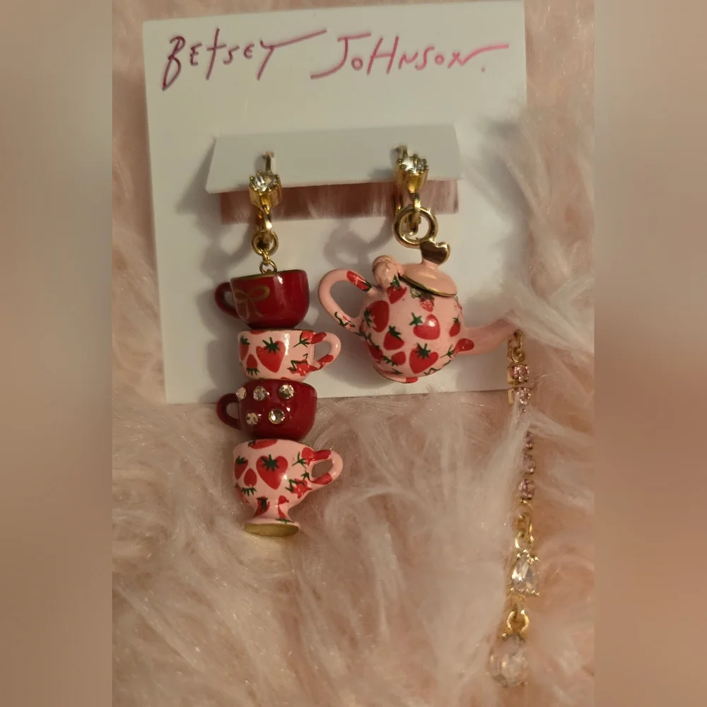 Betsey Johnson Mismatched Teapot and tea cup dangle earrings! - Picture 5 of 15
